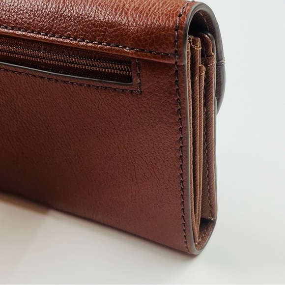 Fossil Woman’s Brown Wallet Never Used - Picture 10 of 11